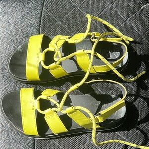 Sorel Roaming Leather Bolt/Black Sandal Size 8.5